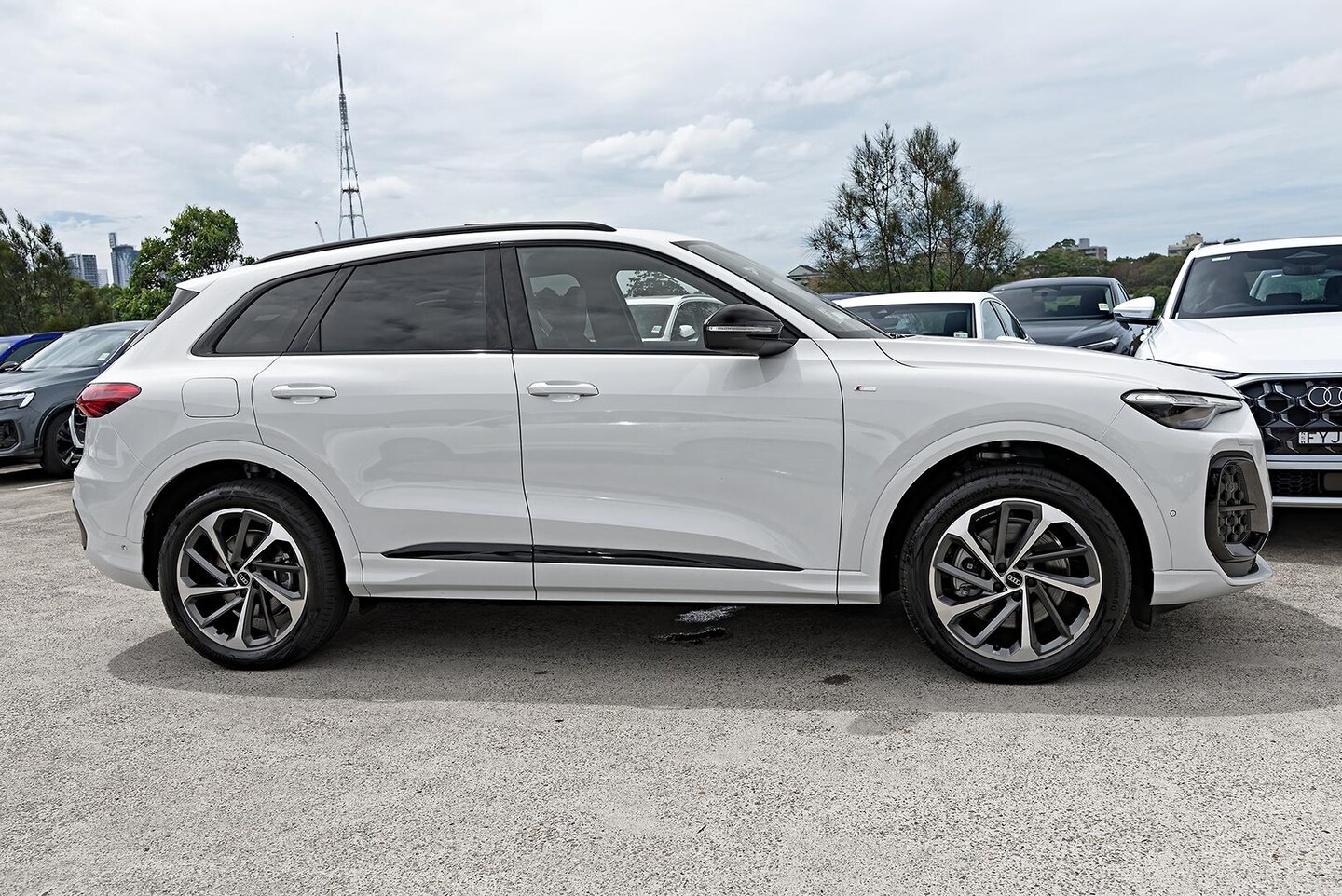 Image about Audi Q5 SUV TDI quattro 150 kW sport
