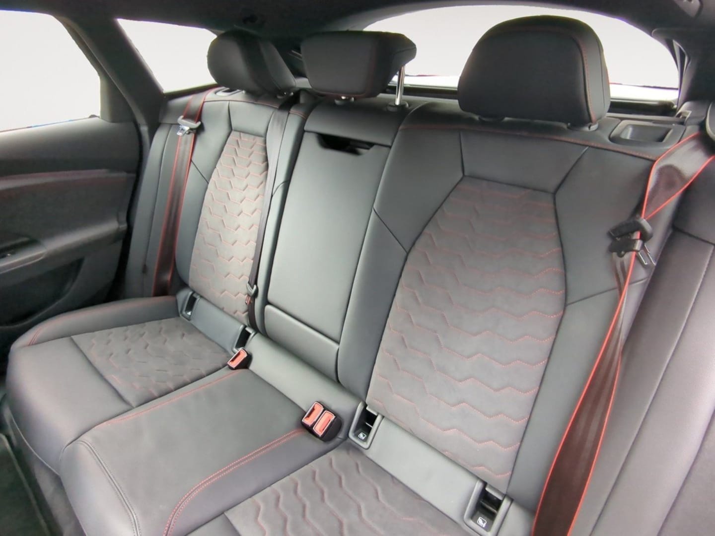 Bild über Audi S6 Avant e-tron e-tron quattro - für weitere Informationen kontaktieren Sie den Audi Partner