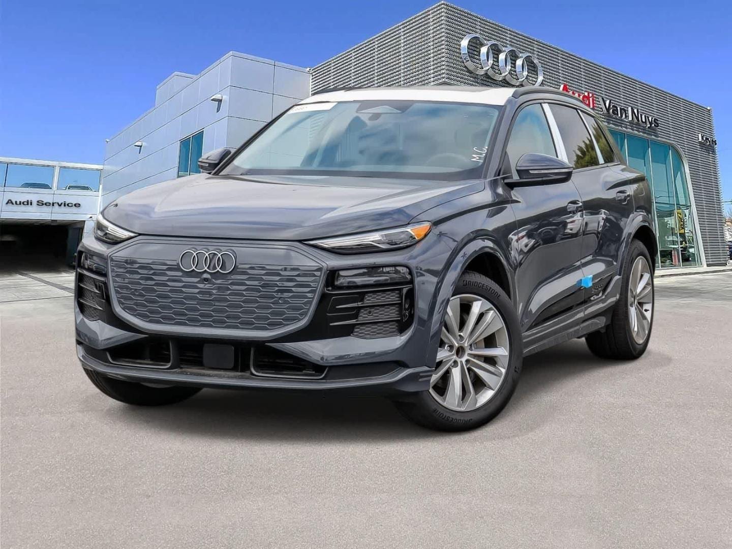 2025 Audi Q6 e-tron Premium's photo