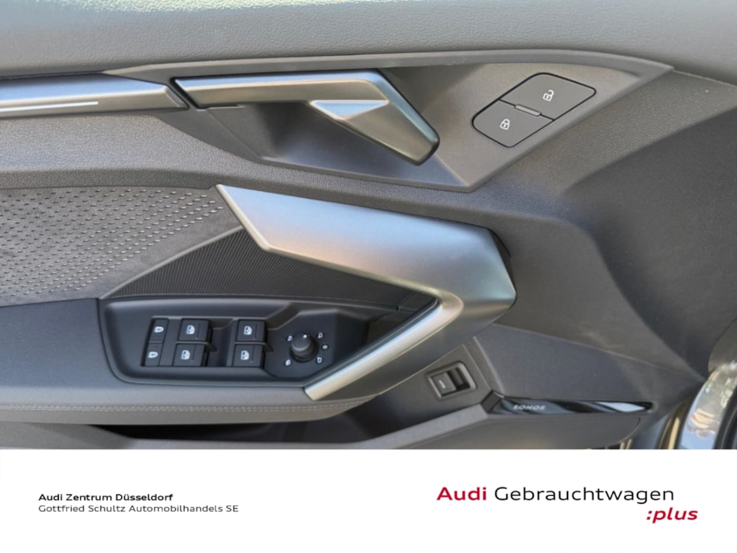Bild über Audi RS 3 Sportback TFSI quattro 294 kW S tronic - für weitere Informationen kontaktieren Sie den Audi Partner