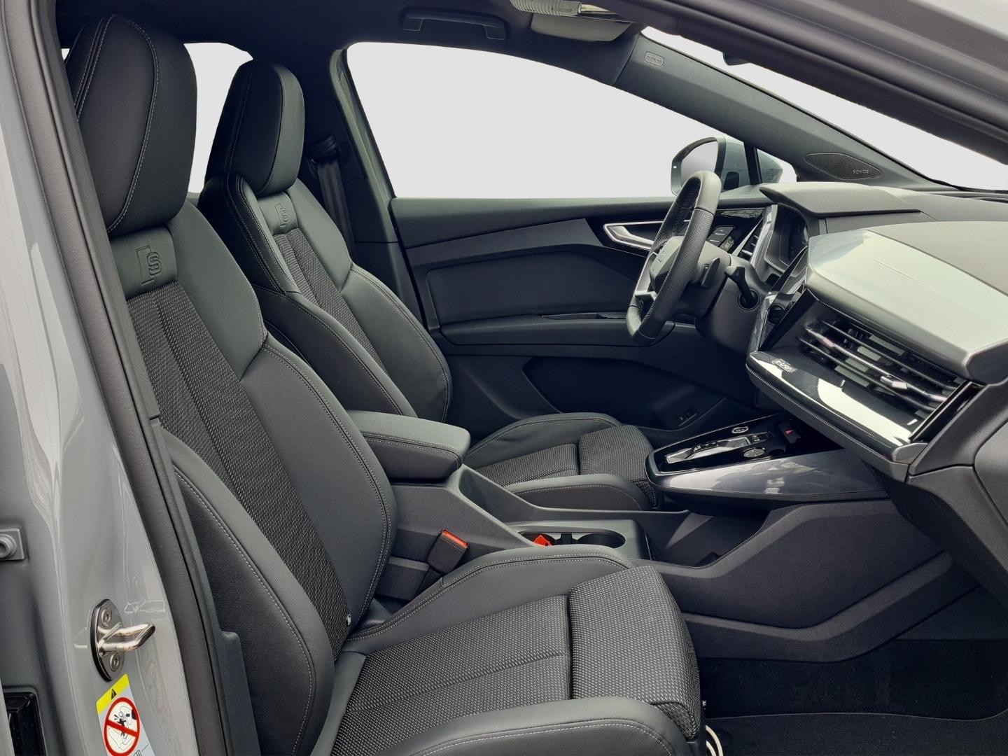 Bild über Audi Q4 e-tron 45 e-tron quattro - für weitere Informationen kontaktieren Sie den Audi Partner