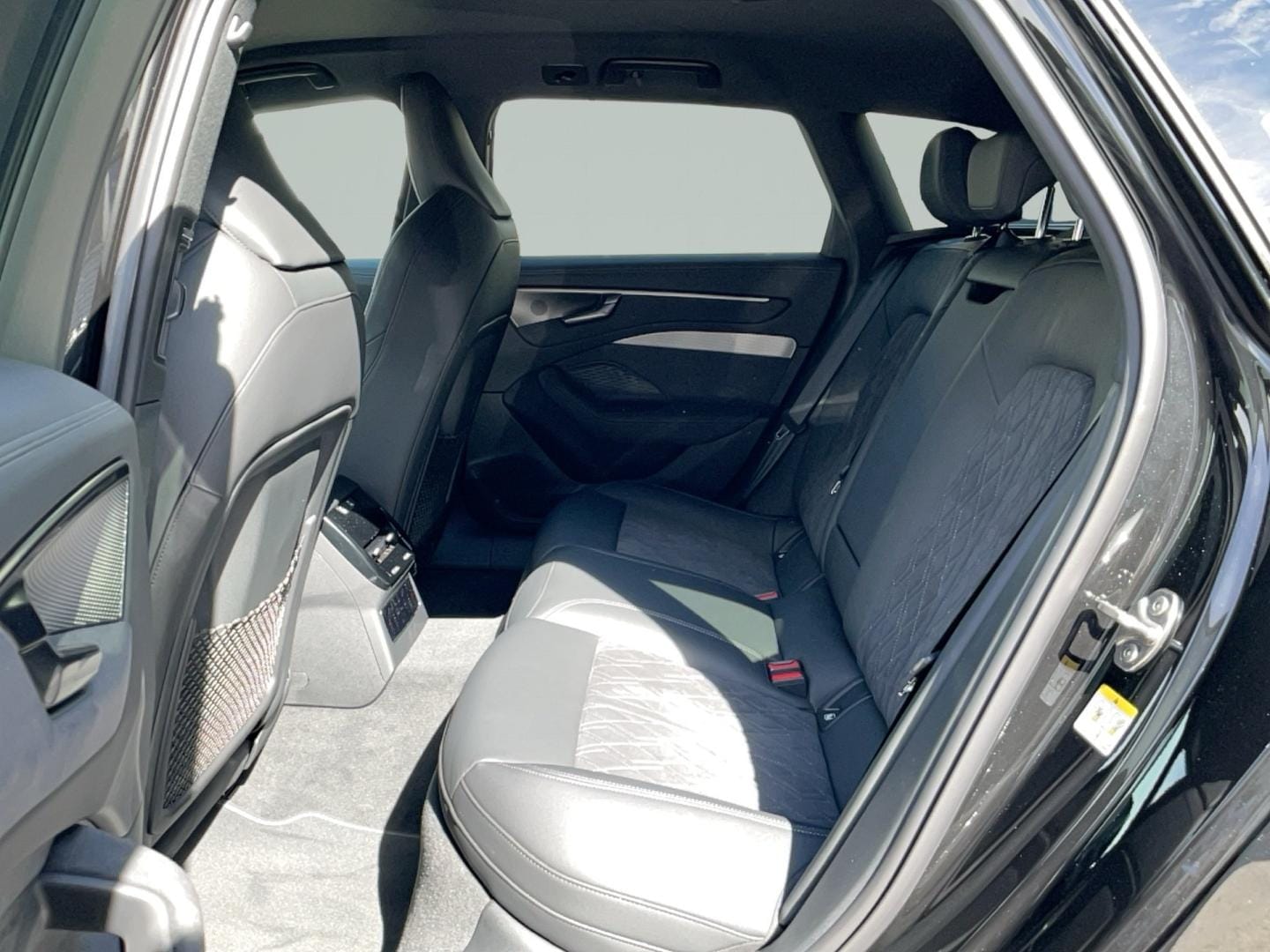 Bild über Audi A6 Avant edition one TDI quattro 150 kW S tronic - für weitere Informationen kontaktieren Sie den Audi Partner