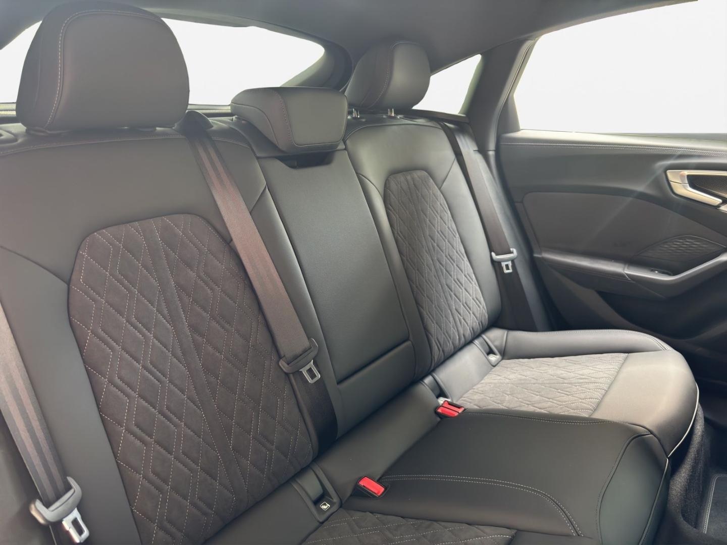 Bild über Audi A5 Limousine TFSI quattro 150 kW S tronic - für weitere Informationen kontaktieren Sie den Audi Partner