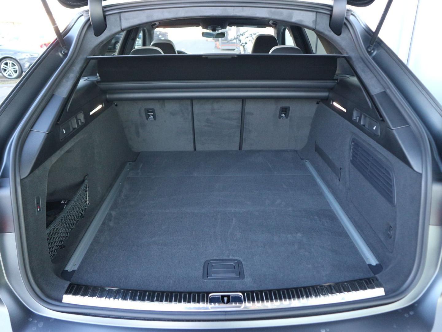 Image about Audi RS 6 Avant performance quattro tiptronic