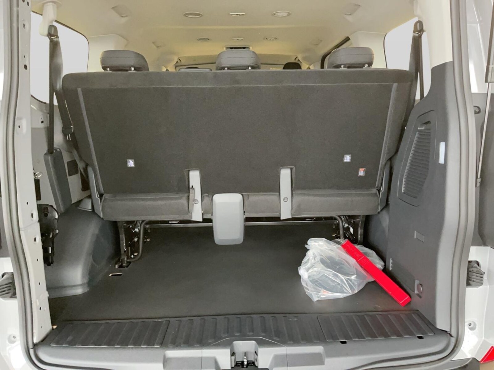 Volkswagen Transporter Kombi kurzer Radstand – Bild 9