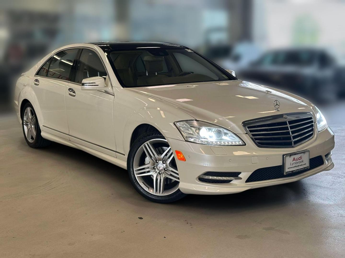 2013 Mercedes-Benz S-Class S550 4MATIC's photo