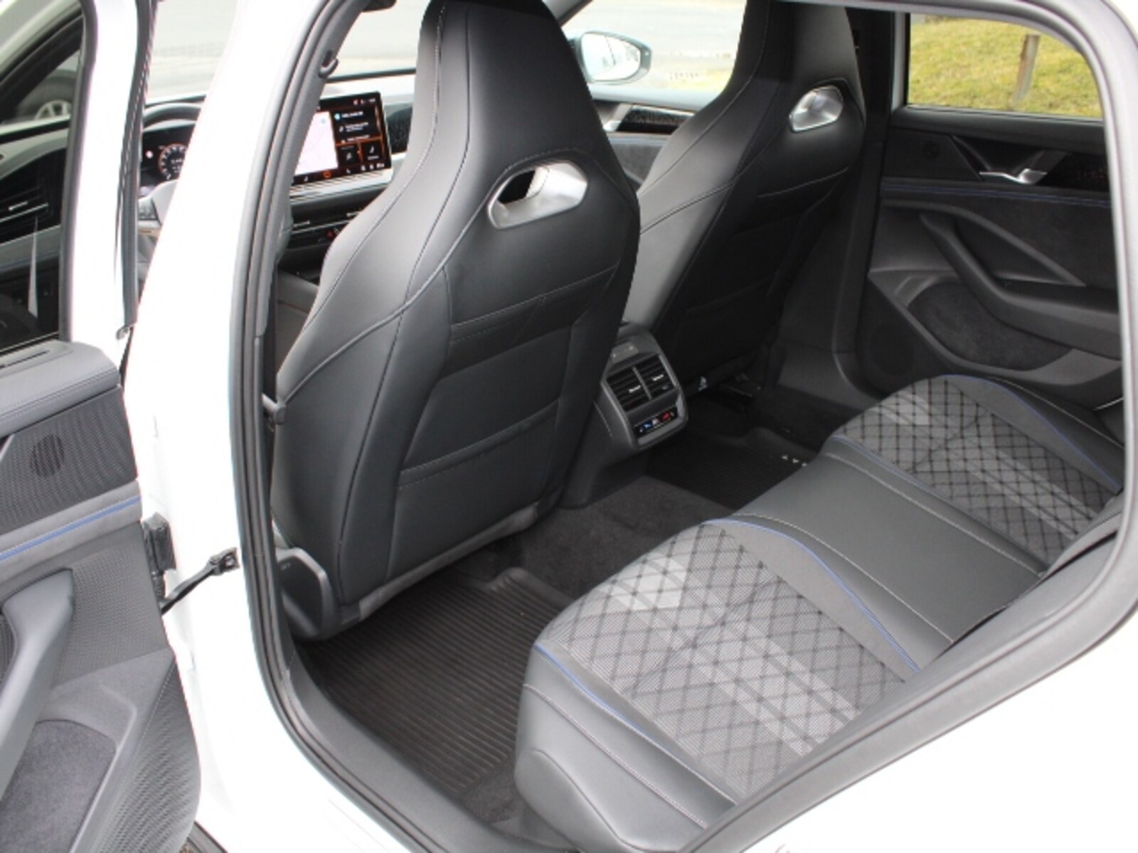 Volkswagen Passat – Bild 13