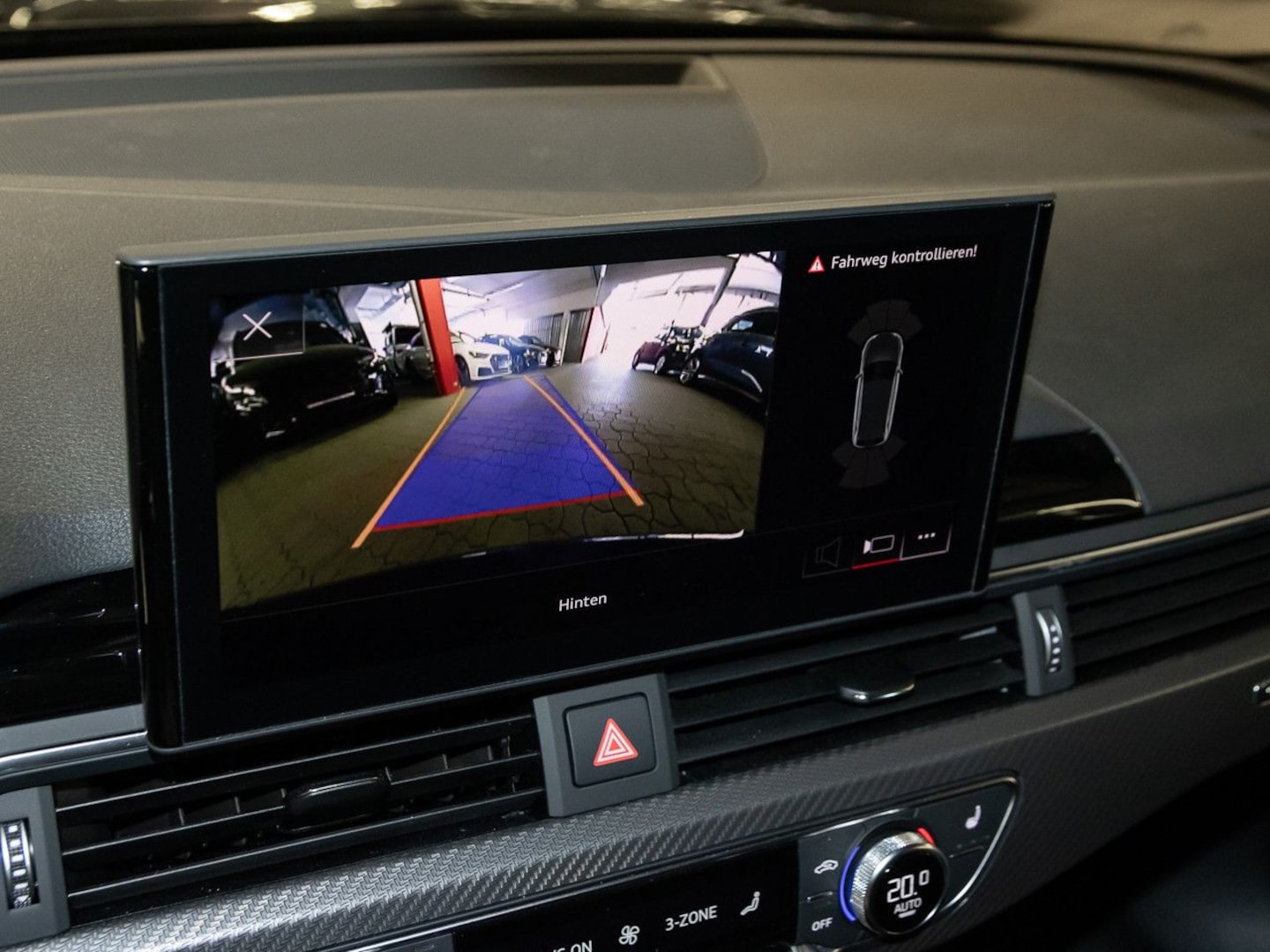Bild über Audi RS 4 Avant TFSI quattro tiptronic - für weitere Informationen kontaktieren Sie den Audi Partner