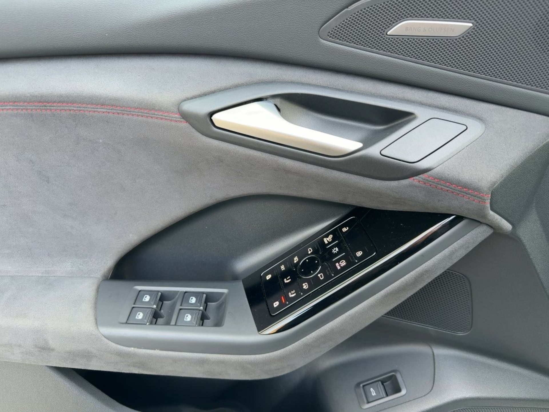 Audi SQ6 SUV e-tron