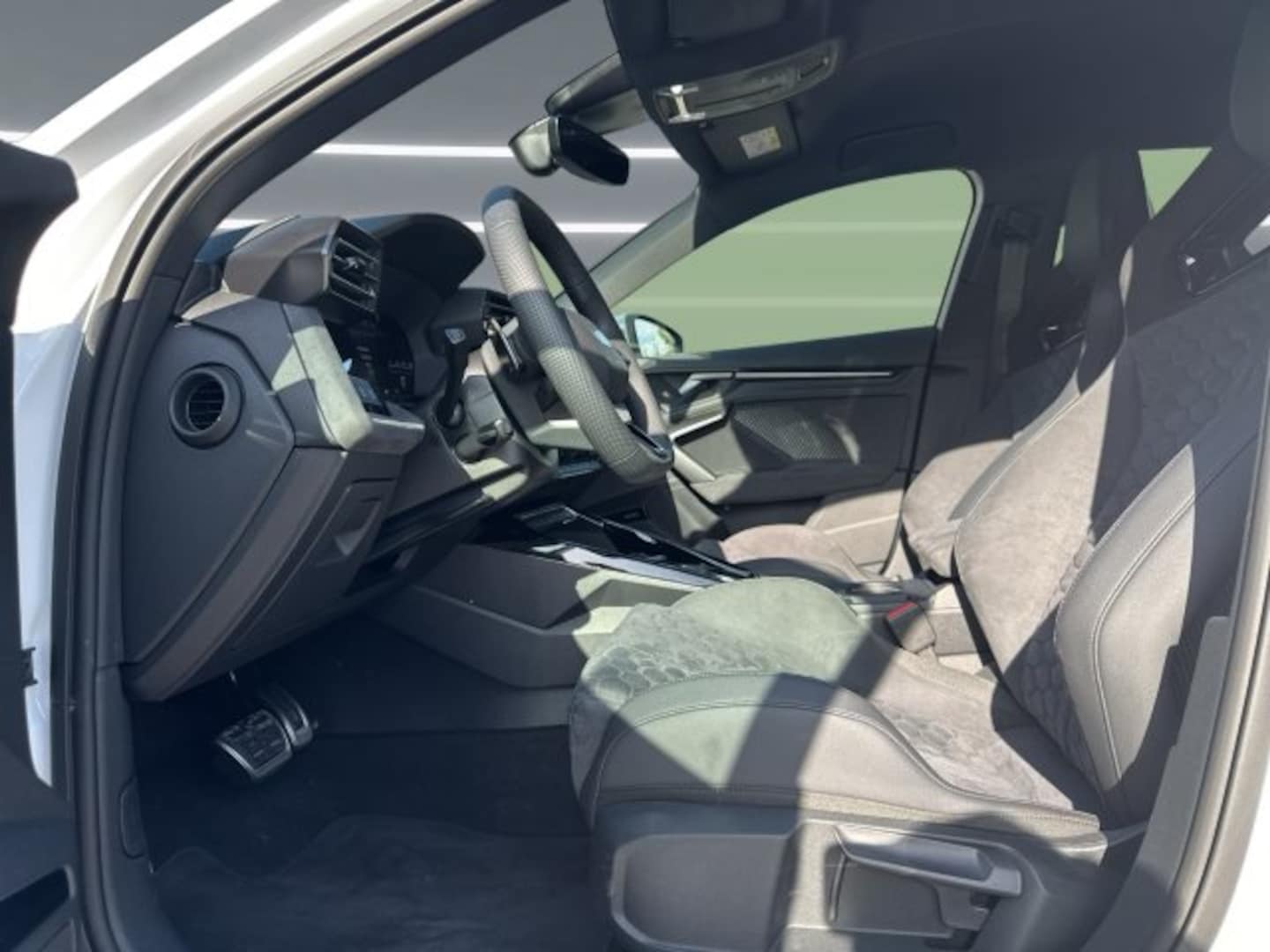 Bild über Audi RS 3 Sportback TFSI quattro S tronic - für weitere Informationen kontaktieren Sie den Audi Partner