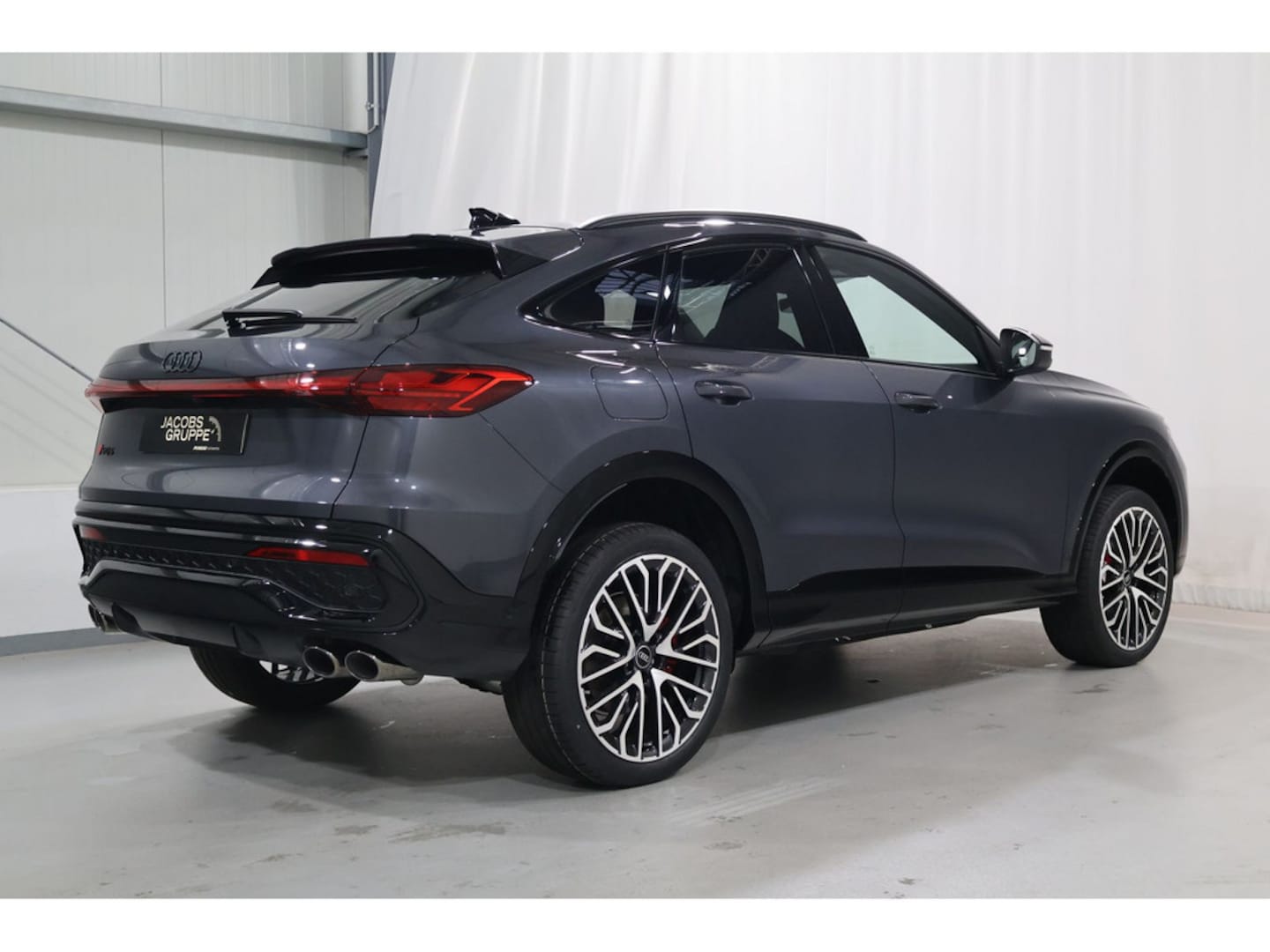 Bild über Audi SQ5 Sportback edition one mit Akzenten mythosschwarz TFSI 270 kW S tronic - für weitere Informationen kontaktieren Sie den Audi Partner