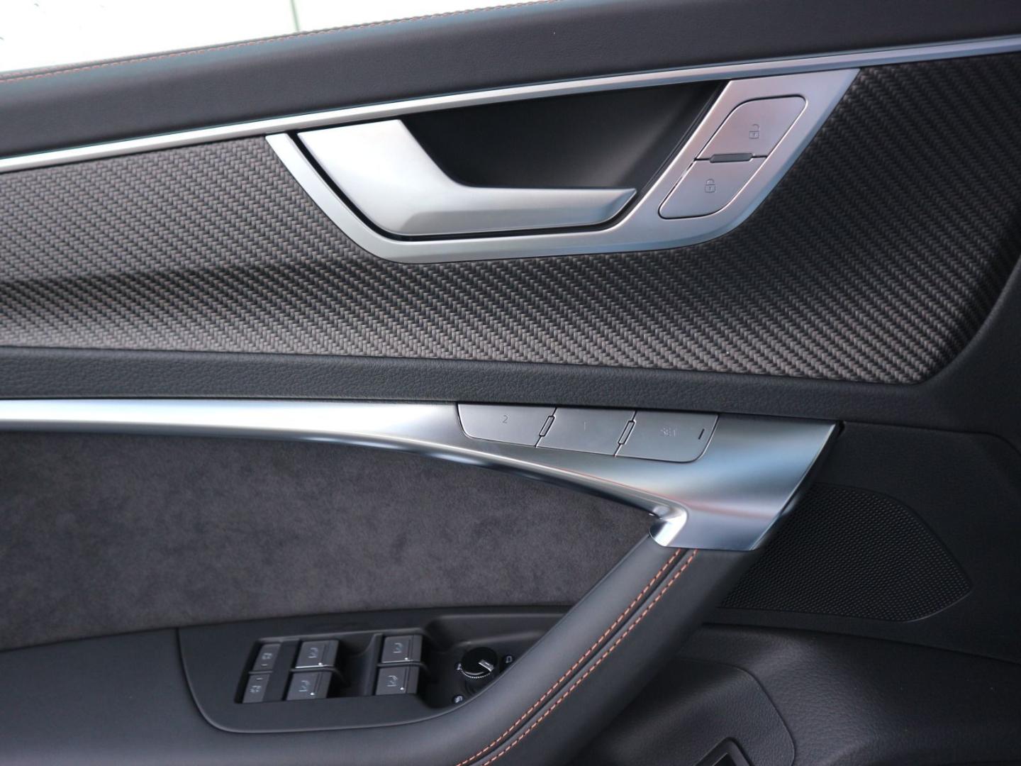 Image about Audi RS 6 Avant performance quattro tiptronic