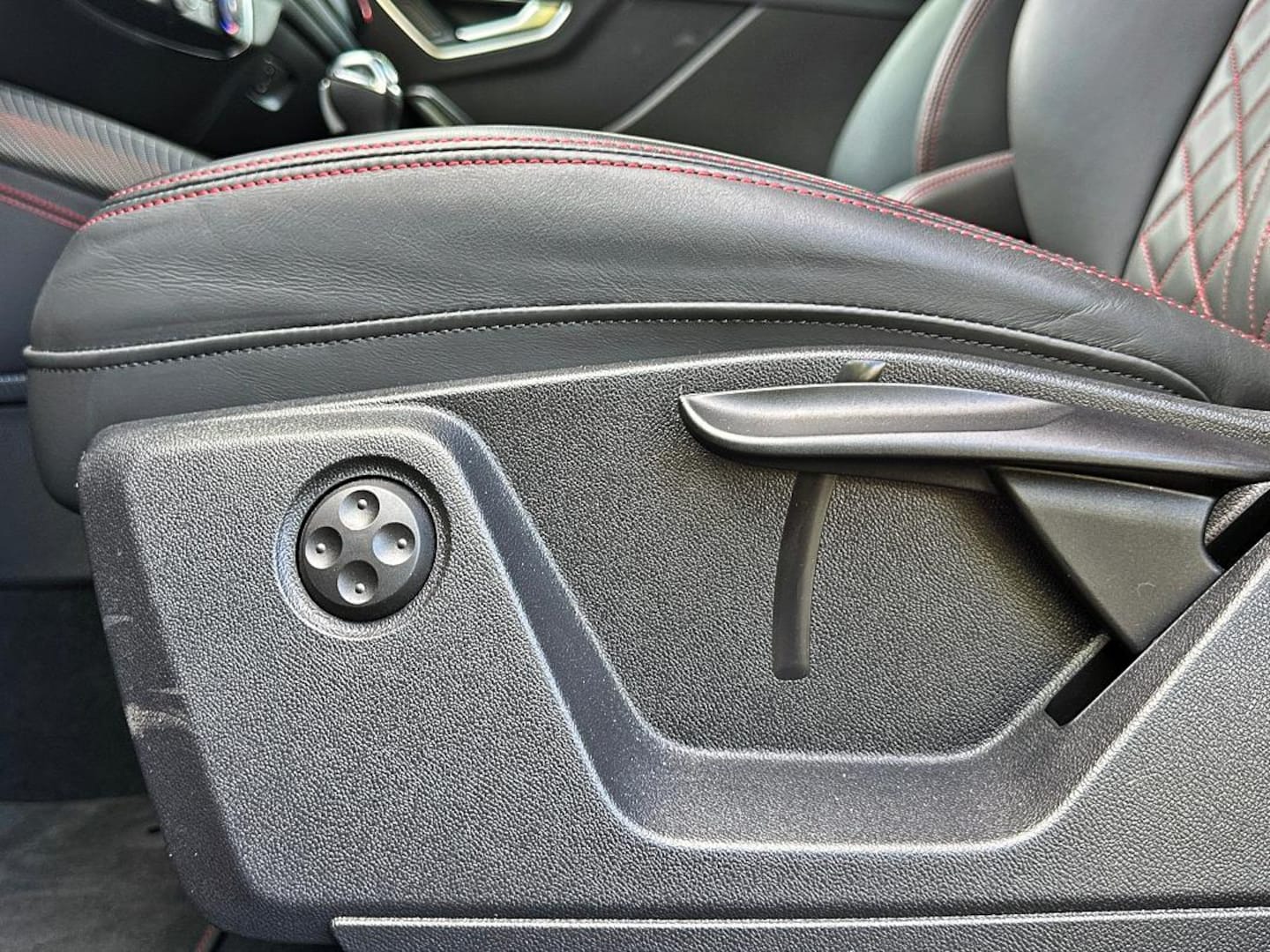 Bild über Audi Q2 S line 35 TFSI S tronic - für weitere Informationen kontaktieren Sie den Audi Partner