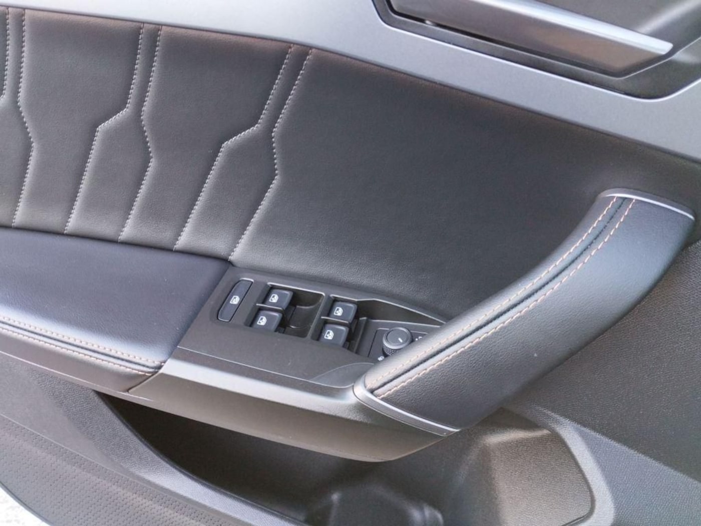 CUPRA Leon Sportstourer 1.5 eTSI DSG 110 kW (150 CV) — photo 12