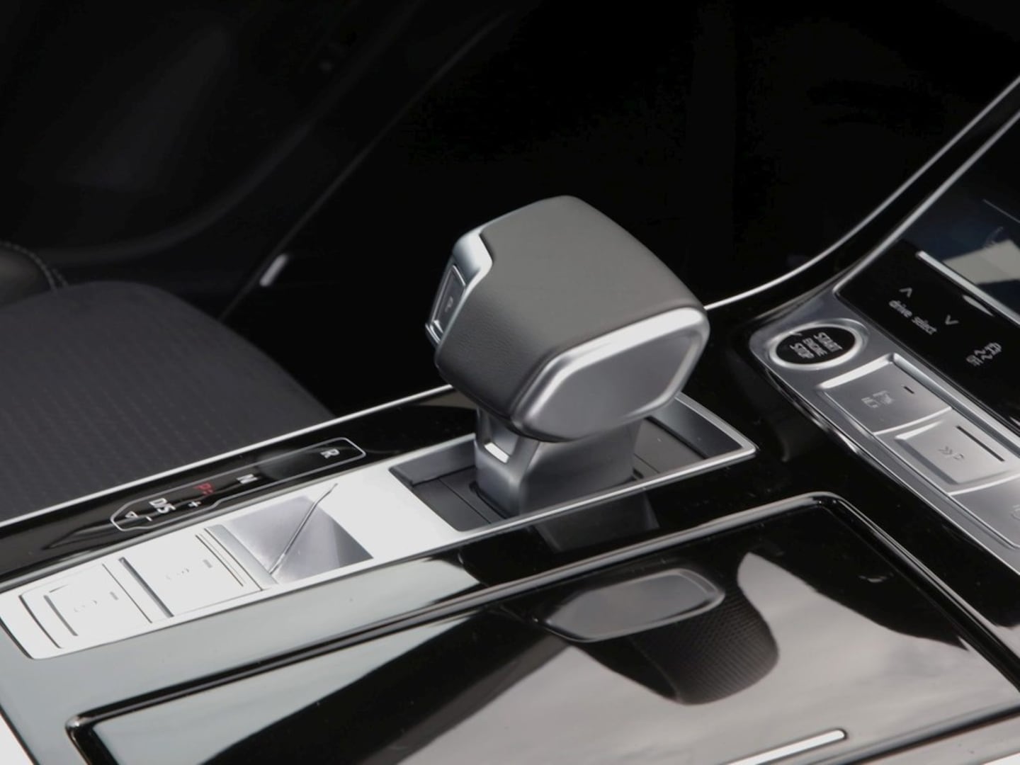 Bild über Audi Q7 SUV S line business TFSI quattro 250 kW tiptronic - für weitere Informationen kontaktieren Sie den Audi Partner