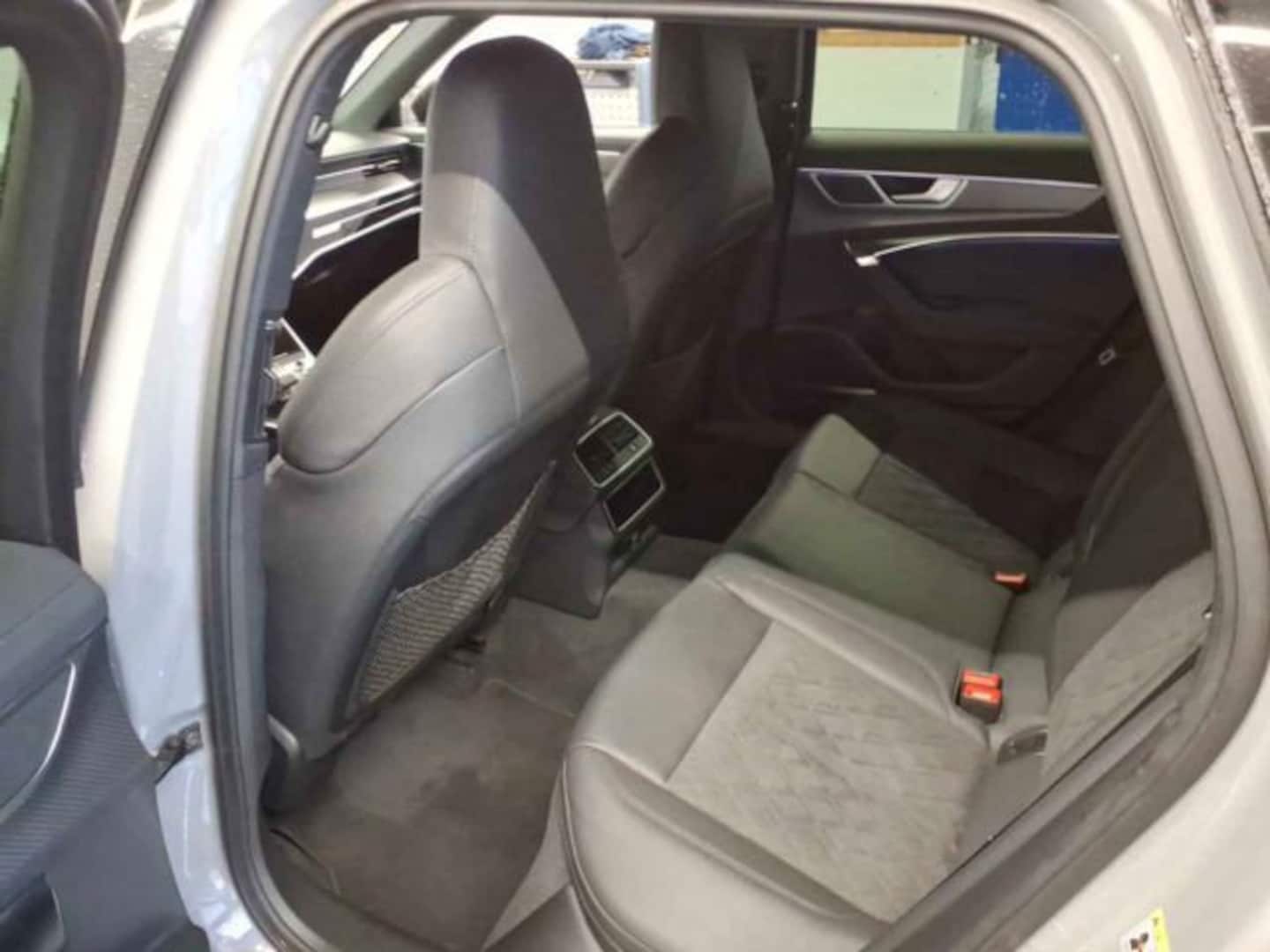 Bild über Audi RS 6 Avant performance quattro tiptronic - für weitere Informationen kontaktieren Sie den Audi Partner