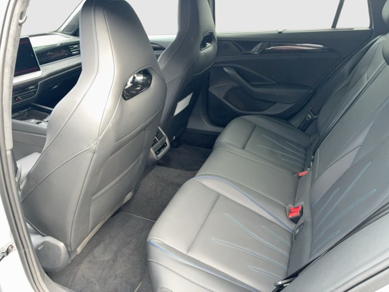 Volkswagen Passat – Bild 11