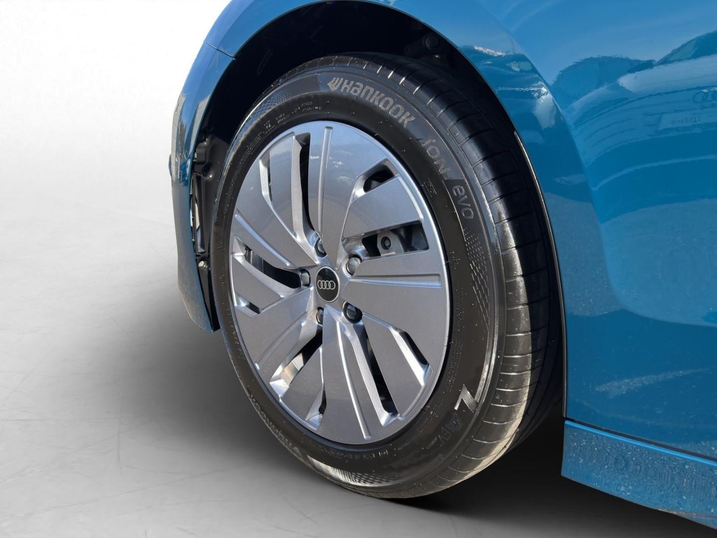 Bild über Audi A6 Avant e-tron e-tron performance - für weitere Informationen kontaktieren Sie den Audi Partner