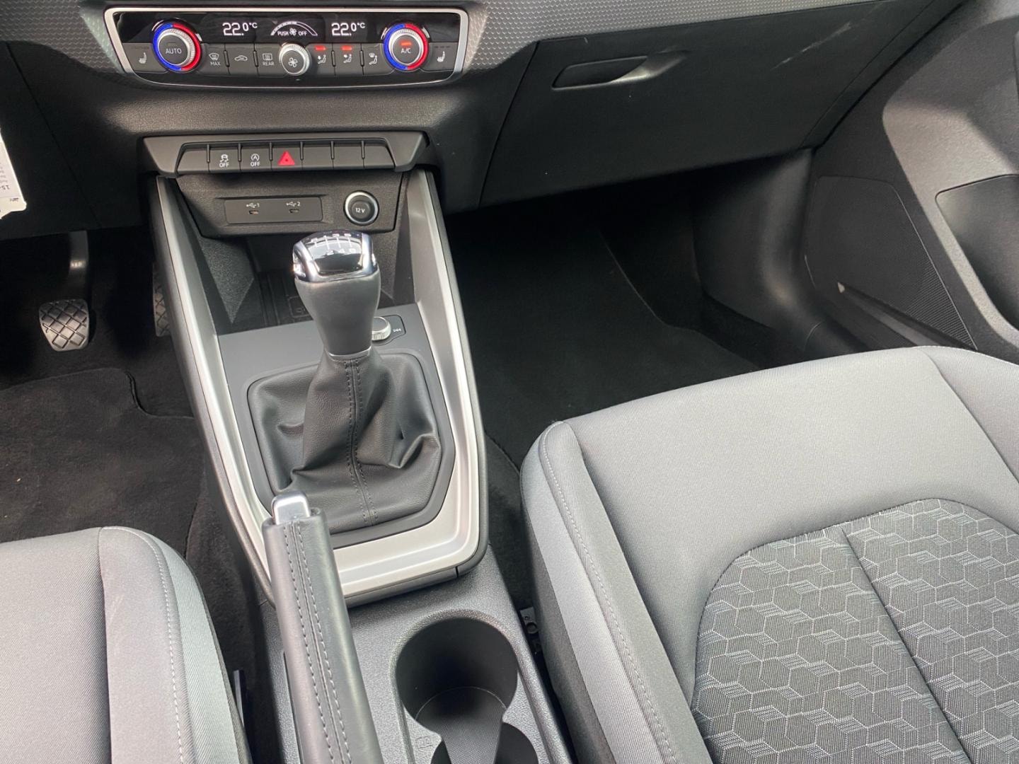 Bild über Audi A1 Sportback S line 30 TFSI Schaltgetriebe - für weitere Informationen kontaktieren Sie den Audi Partner