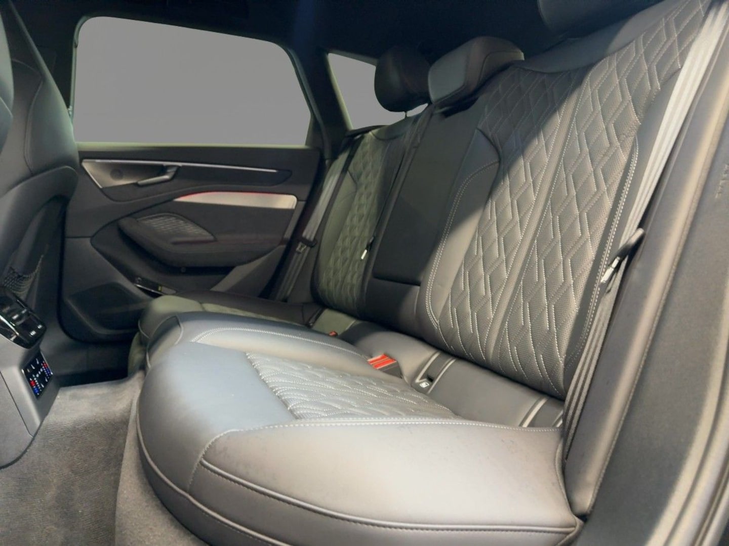 Bild über Audi A6 Avant TDI quattro 150 kW S tronic - für weitere Informationen kontaktieren Sie den Audi Partner