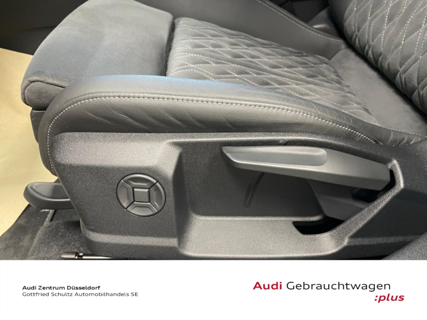Bild über Audi S3 Sportback TFSI quattro S tronic - für weitere Informationen kontaktieren Sie den Audi Partner
