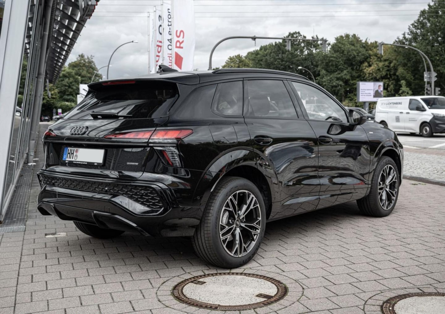 Bild über Audi Q3 SUV TFSI quattro 150 kW S tronic - für weitere Informationen kontaktieren Sie den Audi Partner