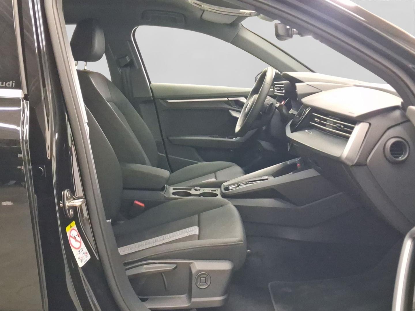 Bild über Audi A3 Limousine TDI S tronic - für weitere Informationen kontaktieren Sie den Audi Partner