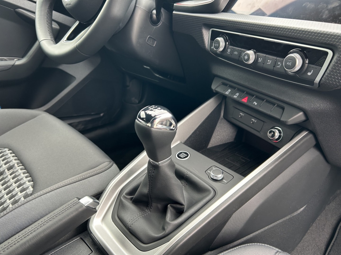 Bild über Audi A1 Sportback S line 30 TFSI Schaltgetriebe - für weitere Informationen kontaktieren Sie den Audi Partner