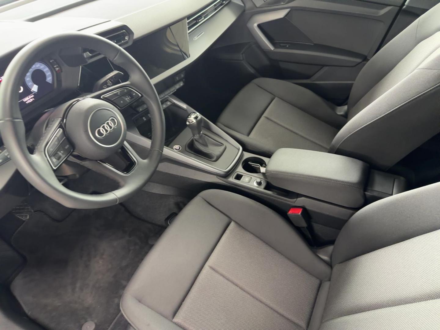Bild über Audi A3 Sportback advanced 35 TFSI Schaltgetriebe - für weitere Informationen kontaktieren Sie den Audi Partner