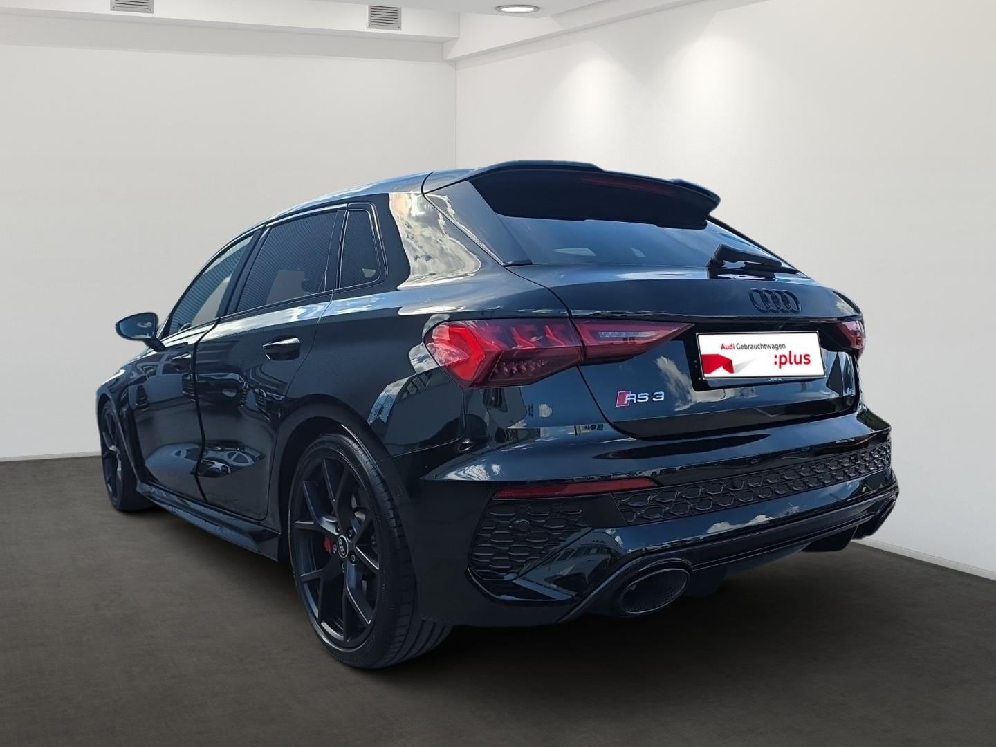 Bild über Audi RS 3 Sportback TFSI quattro S tronic - für weitere Informationen kontaktieren Sie den Audi Partner