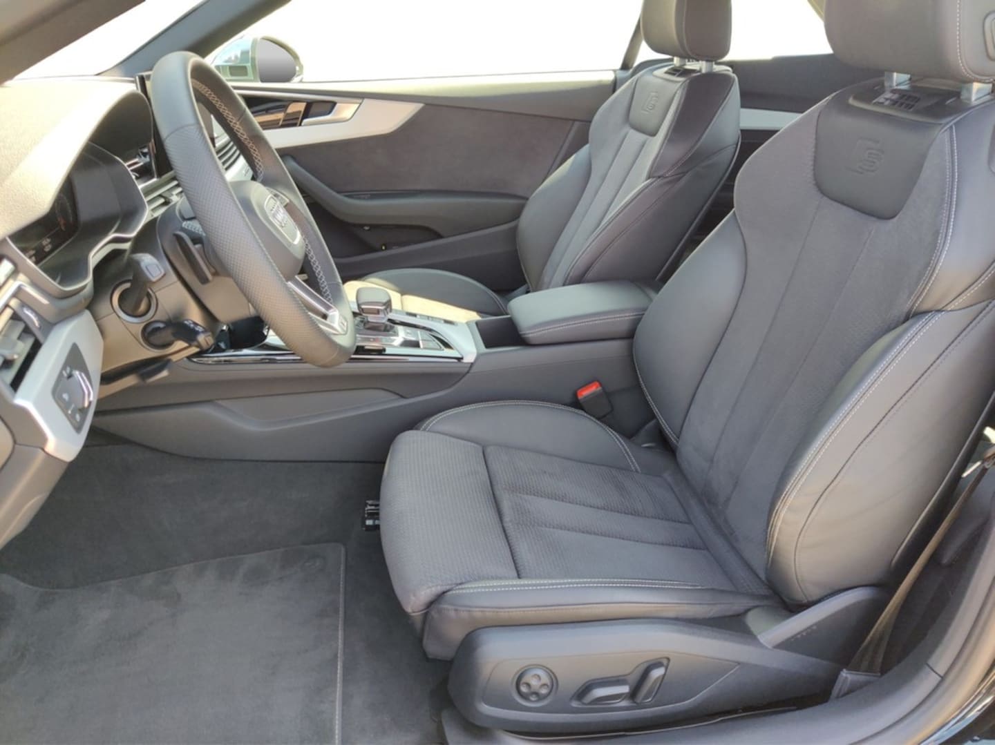 Bild über Audi S5 Cabriolet TFSI quattro tiptronic - für weitere Informationen kontaktieren Sie den Audi Partner