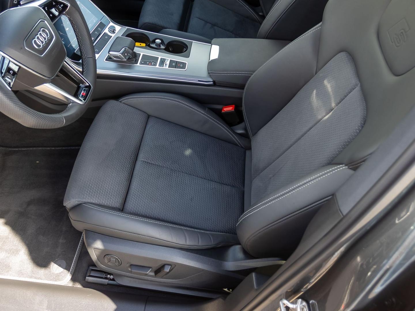 Bild über Audi S6 Avant TDI quattro tiptronic - für weitere Informationen kontaktieren Sie den Audi Partner