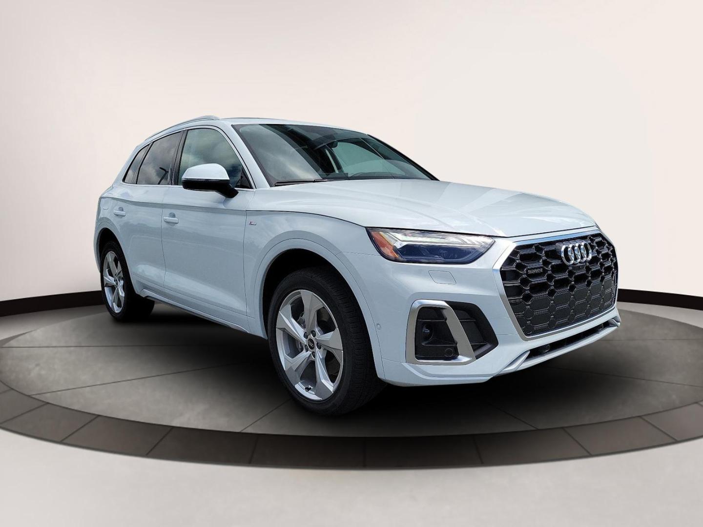 2023 Audi Q5 45 Prestige's photo