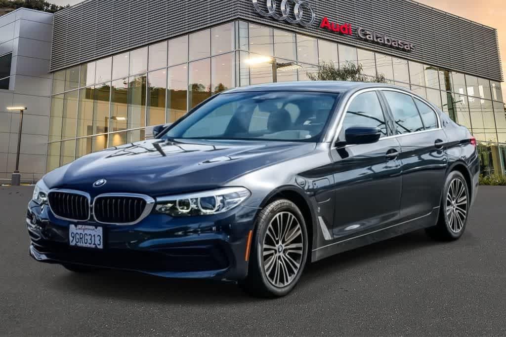 2019 BMW 5 Series 530e iPerformance Sedan's photo