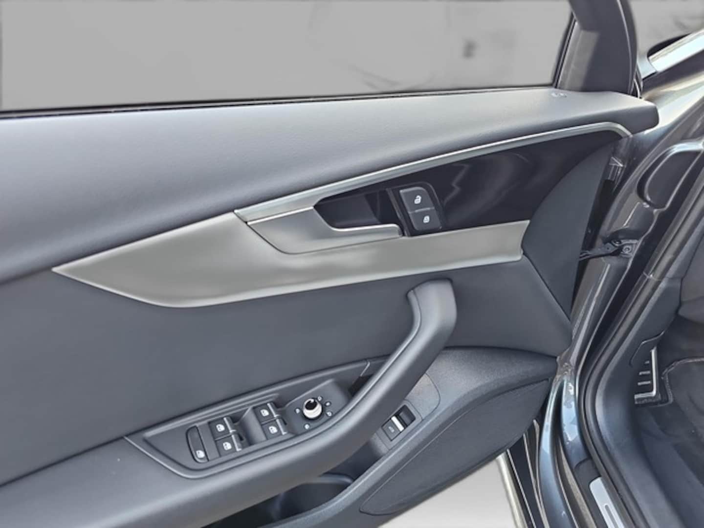 Bild über Audi A4 Avant S line 40 TFSI S tronic - für weitere Informationen kontaktieren Sie den Audi Partner