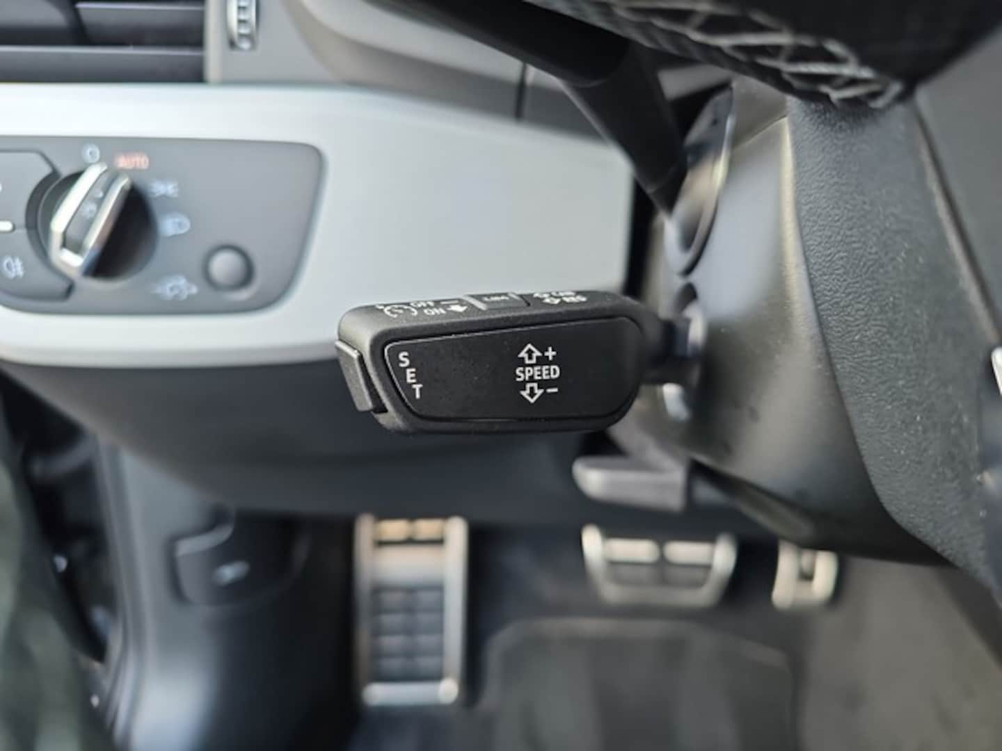 Bild über Audi A4 Avant S line 40 TFSI S tronic - für weitere Informationen kontaktieren Sie den Audi Partner