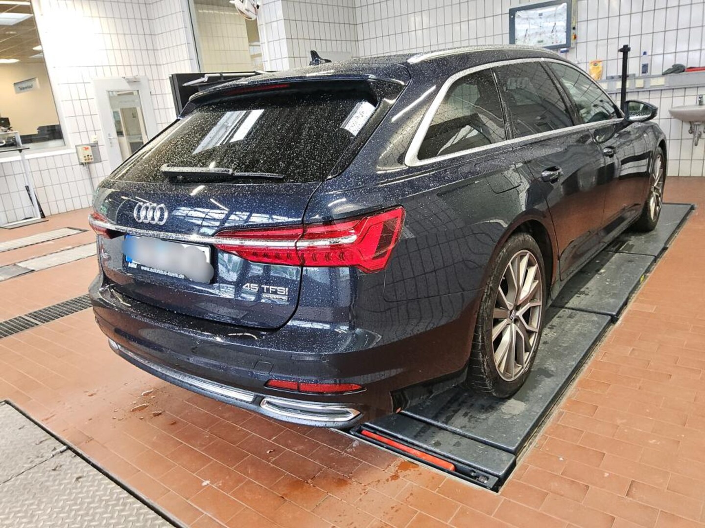 Bild über Audi A6 Avant sport 45 TFSI quattro S tronic - für weitere Informationen kontaktieren Sie den Audi Partner