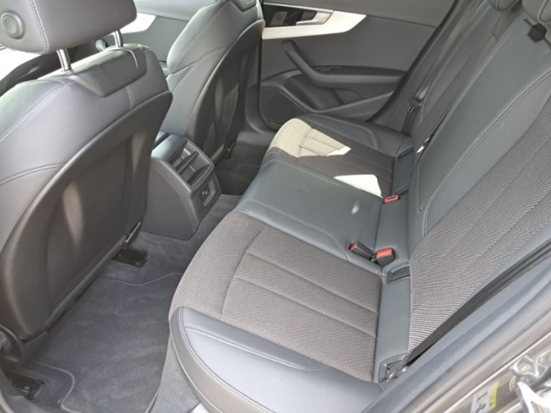 Audi A4 Avant S line