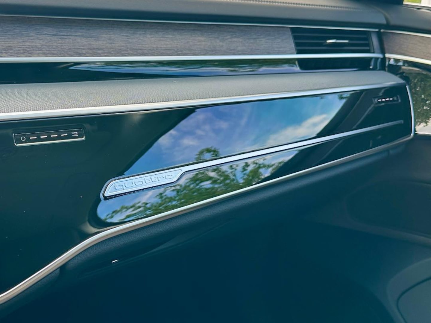 Bild über Audi A8 L 55 TFSI quattro tiptronic - für weitere Informationen kontaktieren Sie den Audi Partner