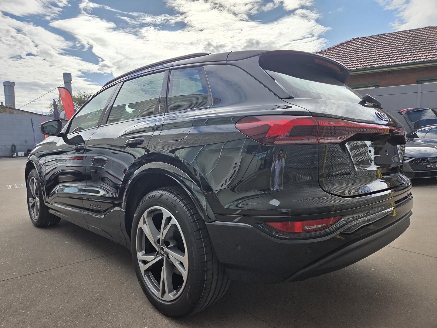 Image about Audi Q6 SUV e-tron e-tron
