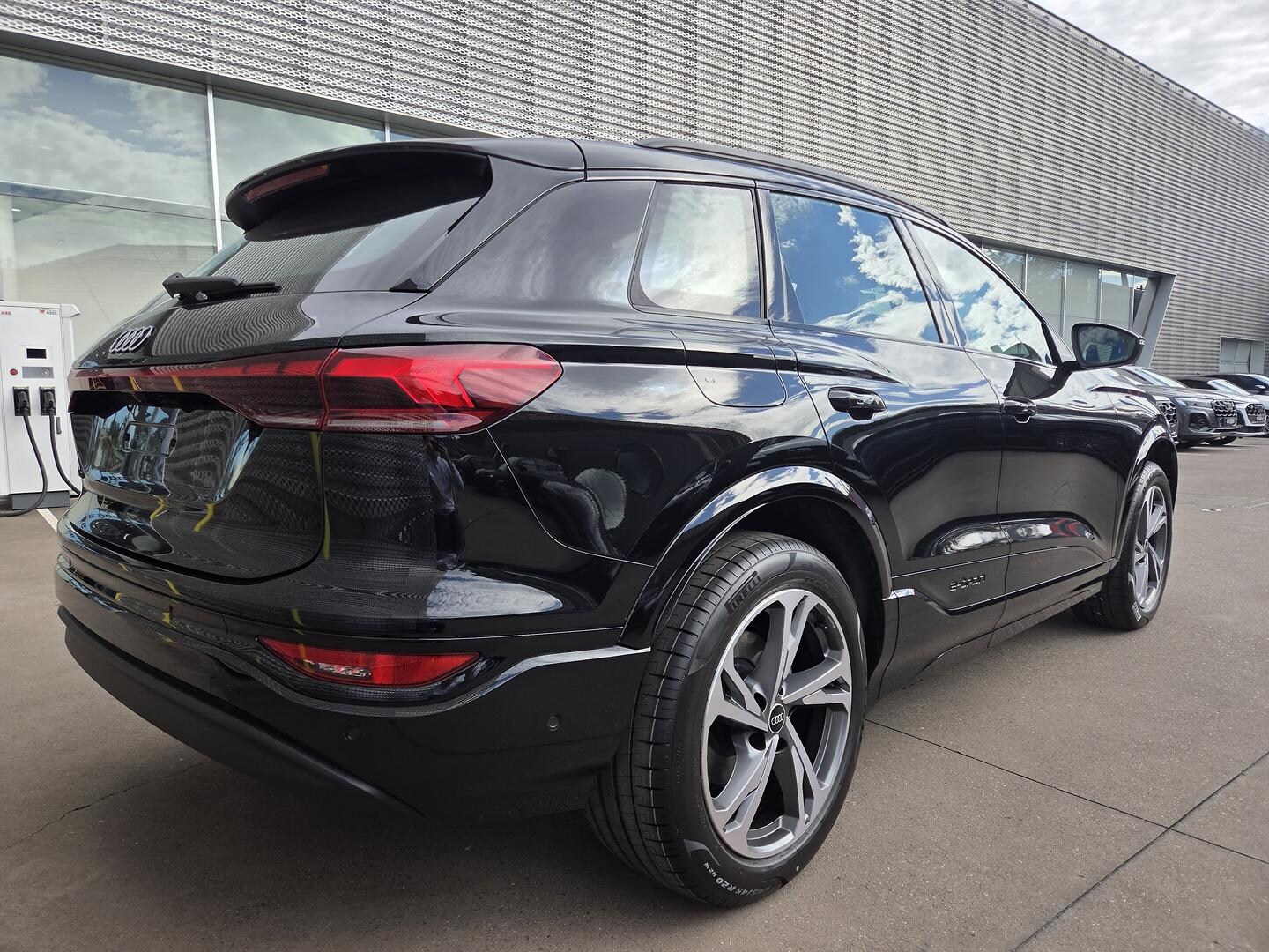 Image about Audi Q6 SUV e-tron e-tron
