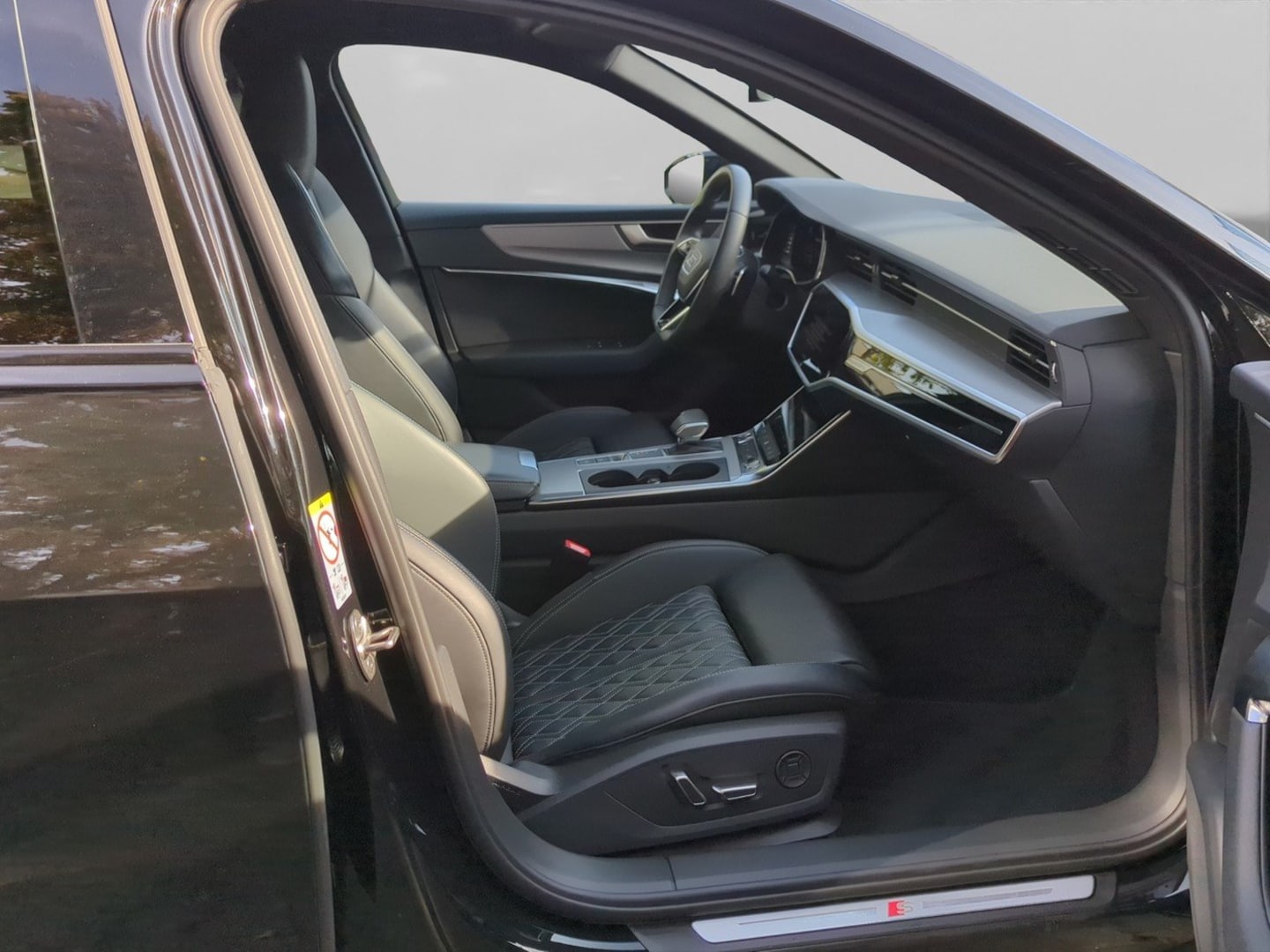 Bild über Audi S6 Avant TDI quattro tiptronic - für weitere Informationen kontaktieren Sie den Audi Partner