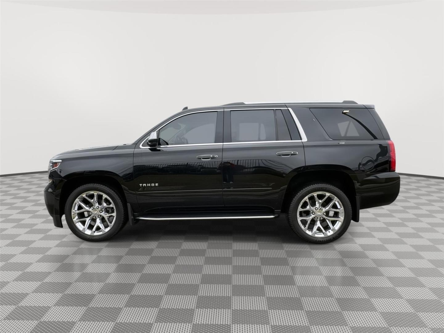 Used 2018 Chevrolet Tahoe Premier with VIN 1GNSKCKC2JR396495 for sale in Kansas City