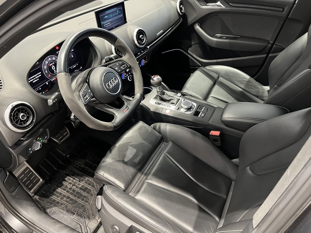 Bild som visar Audi RS 3 Sportback RS 3 Sportback 2.5 TFSI quattro 400 hk S tronic - för mer information kontakta din Audi Partner