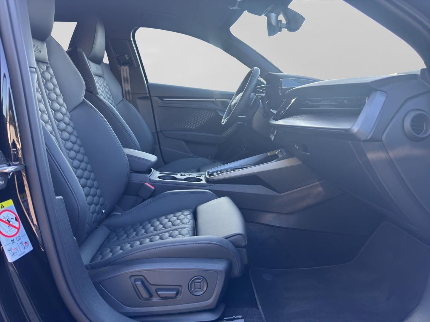 Bild über Audi RS 3 Sportback TFSI quattro 294 kW S tronic - für weitere Informationen kontaktieren Sie den Audi Partner