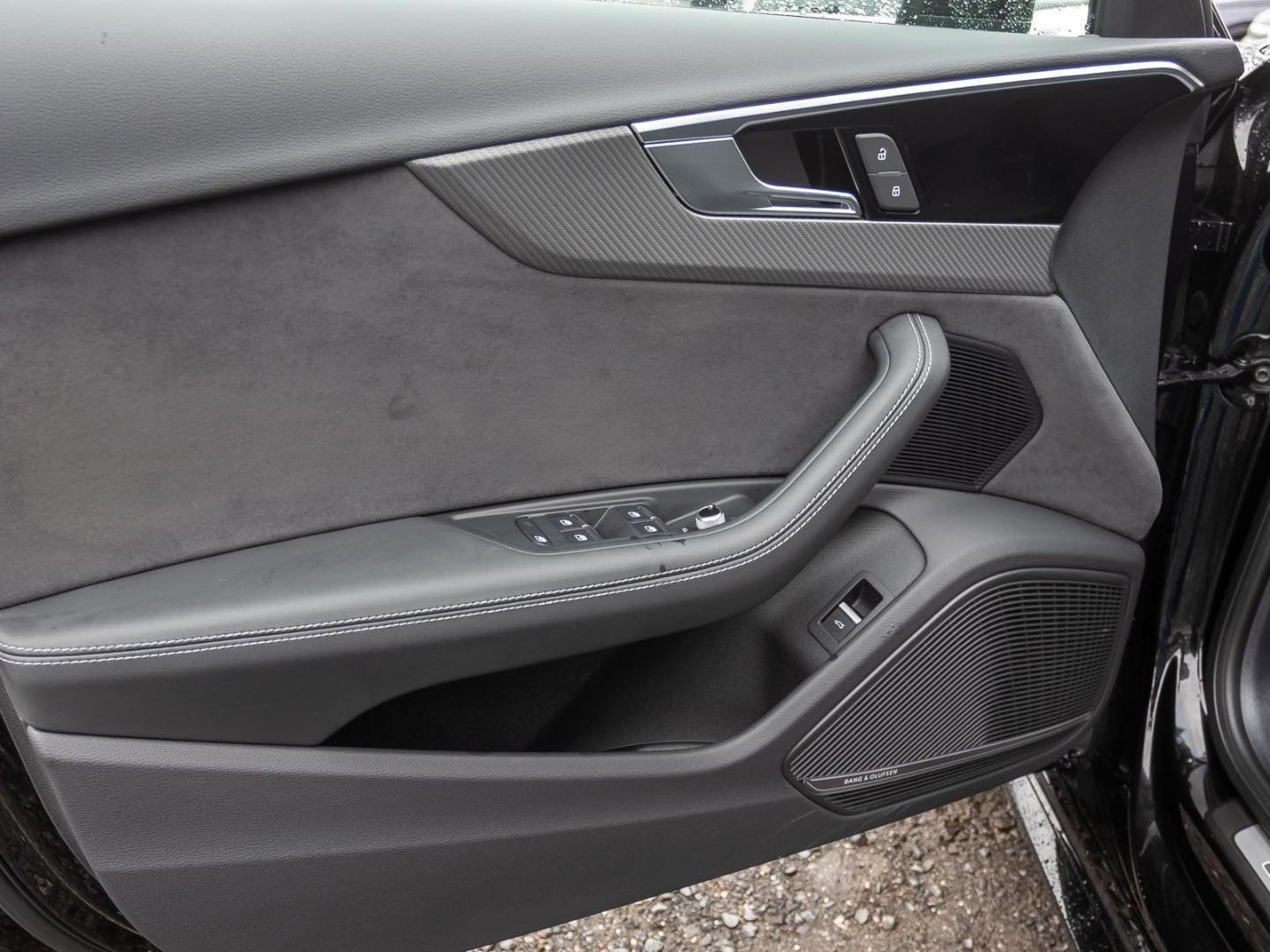 Bild über Audi RS 4 Avant TFSI quattro tiptronic - für weitere Informationen kontaktieren Sie den Audi Partner