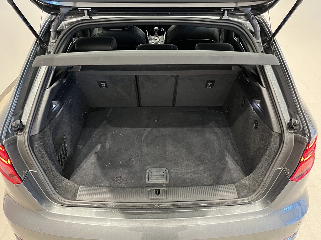 Bild som visar&nbsp;Audi RS 3 Sportback&nbsp;RS 3 Sportback 2.5 TFSI quattro 400 hk S tronic - för mer information kontakta din Audi Partner