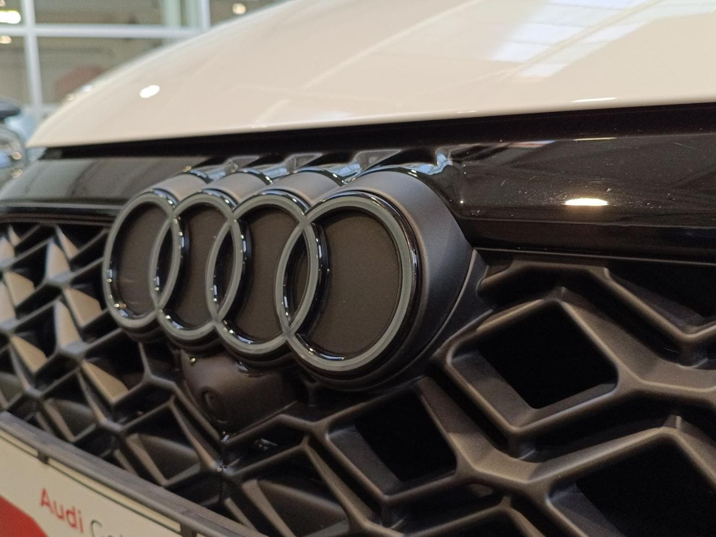 Bild über Audi RS 3 Sportback TFSI quattro 294 kW S tronic - für weitere Informationen kontaktieren Sie den Audi Partner