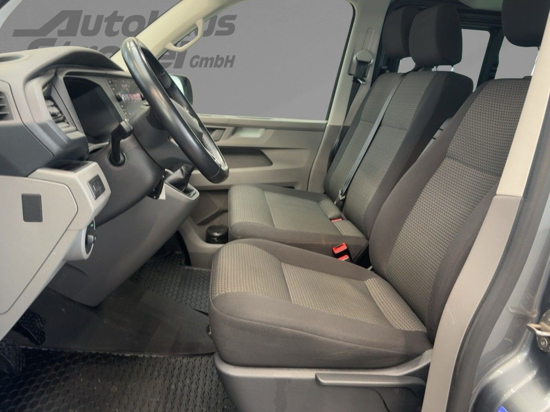 Volkswagen T6.1 Transporter Kombi langer Radstand