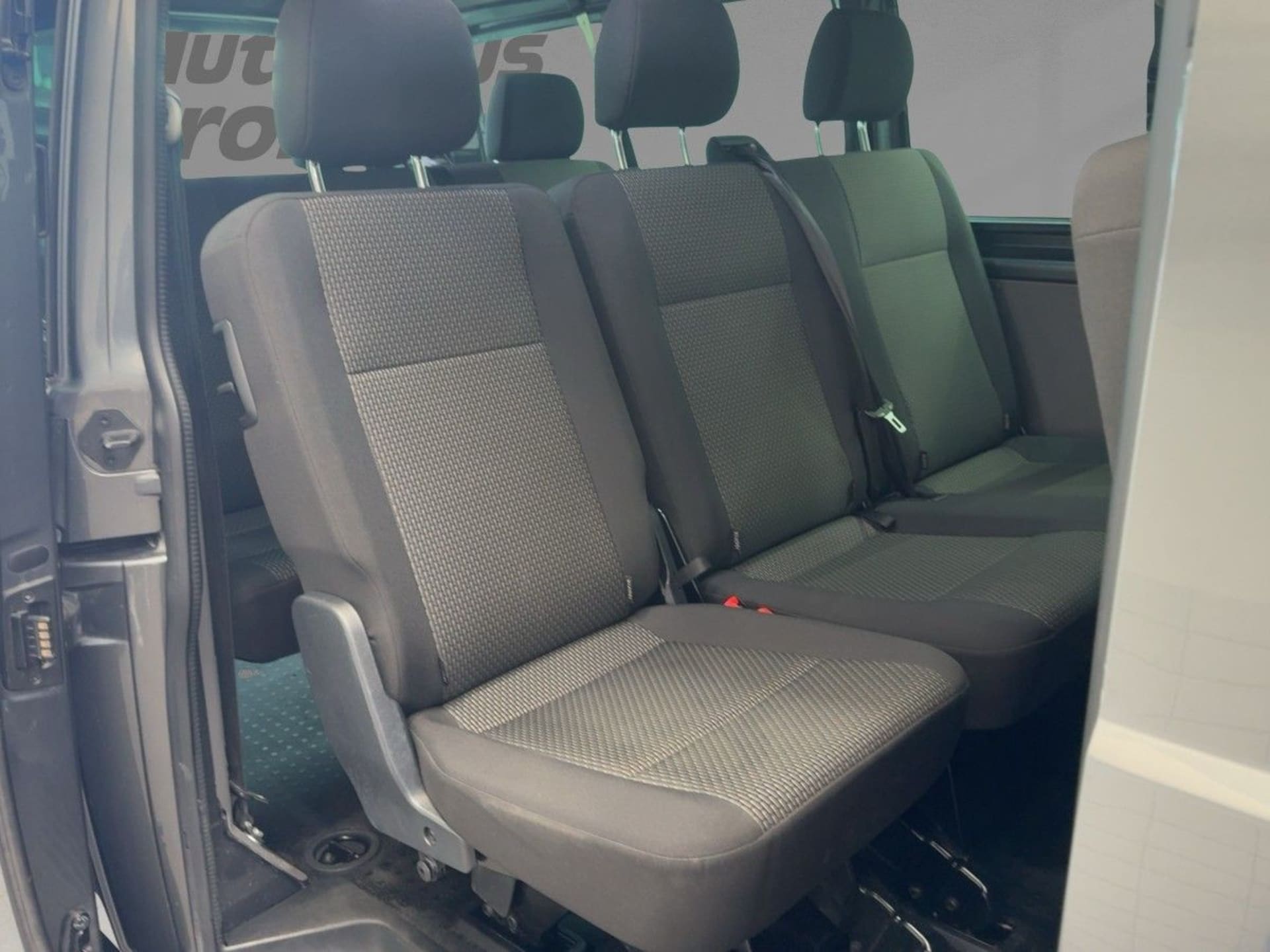 Volkswagen T6.1 Transporter Kombi langer Radstand